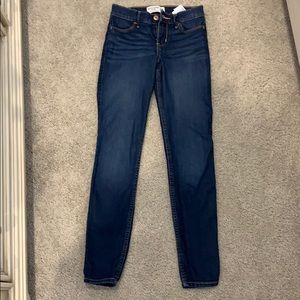 Never worn Abercrombie girls skinny jeans